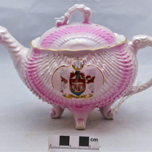 Seaside holidays 17 F1600 Pink Teapot with Shield of Folkestone