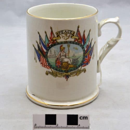 WW1 12 F7682 Mug - depicting Brititania + Lion Peace Victory with Honour, Freedom, Justice