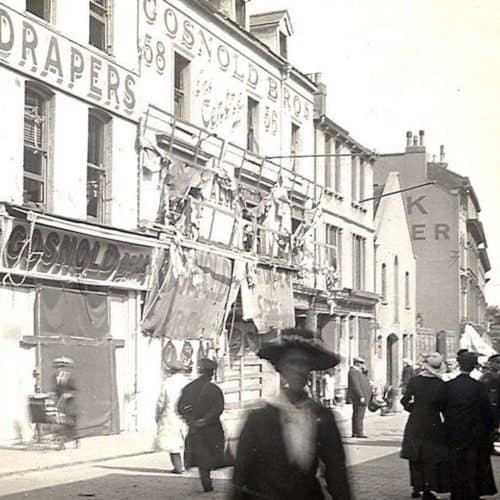 WW1 5 Tontine Street - a bustling shopping street