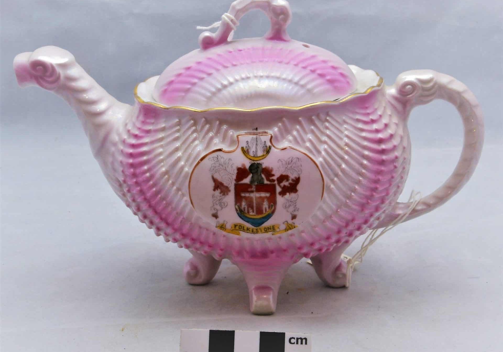 Seaside holidays 17 F1600 Pink Teapot with Shield of Folkestone